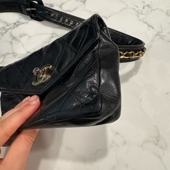 Vintage authentic Chanel belt bag - Picture 5 of 16